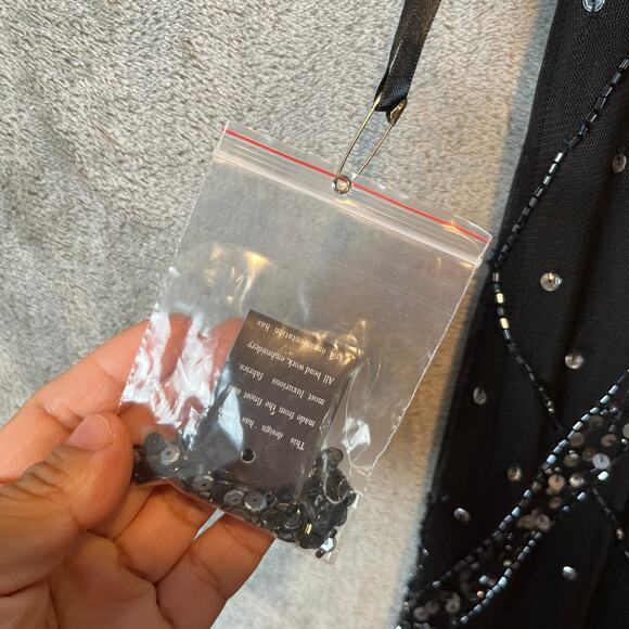 Adrianna Papell Embellished Cut Out Gown‎ Black Silver Beads 8 Elegant Timeless - Picture 2 of 9